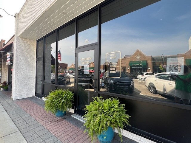 25 N Williams St, Crystal Lake, IL for lease - Building Photo - Image 2 of 13