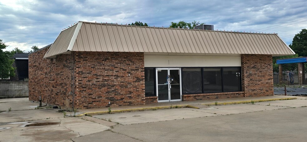2824 Brown Trl, Bedford, TX for sale - Building Photo - Image 2 of 5