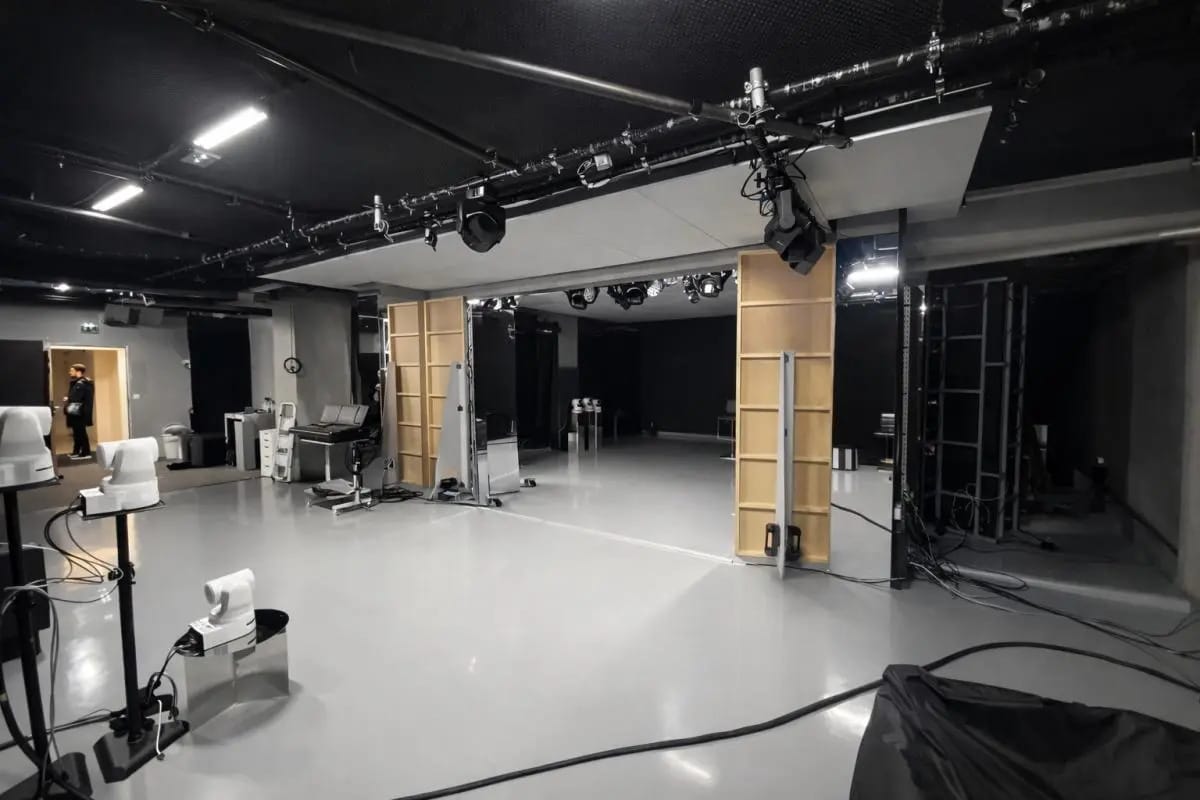 Retail in Paris for lease Building Photo- Image 1 of 10