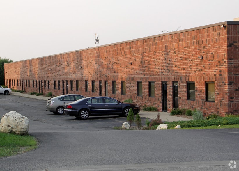 28144 W Industrial Ave, Lake Barrington, IL for lease - Building Photo - Image 3 of 10