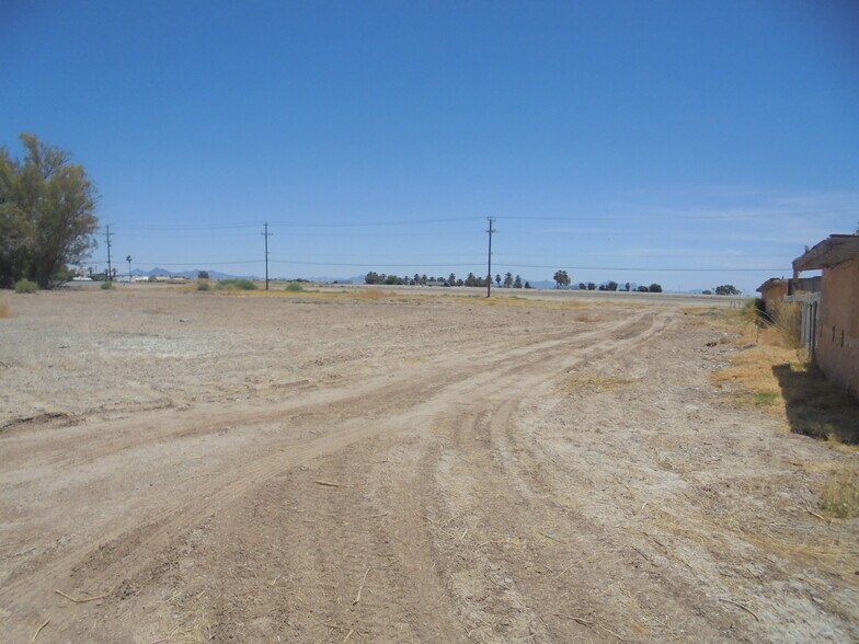 2.44 Acres on West Hobsonway, Blythe, CA for sale - Primary Photo - Image 1 of 7