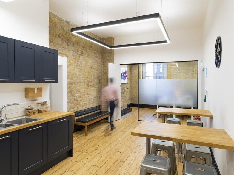 91-93 Great Eastern St, London for lease - Building Photo - Image 2 of 9