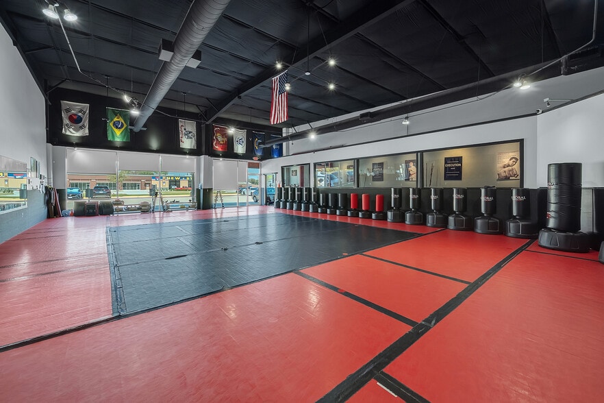 11715 Spring Cypress Rd, Tomball, TX for lease - Interior Photo - Image 2 of 21