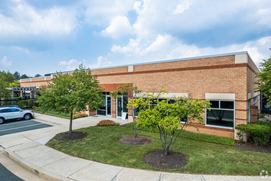 8098 Sandpiper Cir, Baltimore, MD à louer - Photo du bâtiment - Image 2 de 5