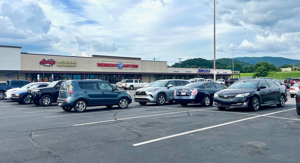 611-691 W Elk Ave, Elizabethton, TN for lease - Building Photo - Image 2 of 5