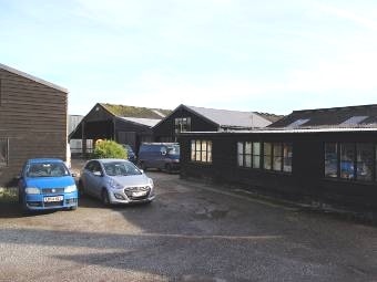 Church Rd, Newdigate à louer - Photo du bâtiment - Image 2 de 5