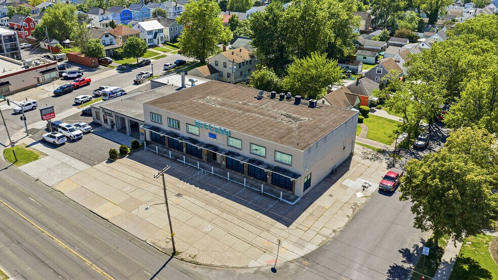 2718 Elmwood Ave, Tonawanda, NY à vendre - Photo du bâtiment - Image 2 de 15