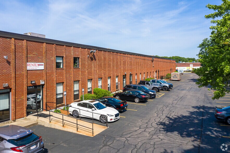 110 Shawmut Rd, Canton, MA à louer - Photo du bâtiment - Image 2 de 6