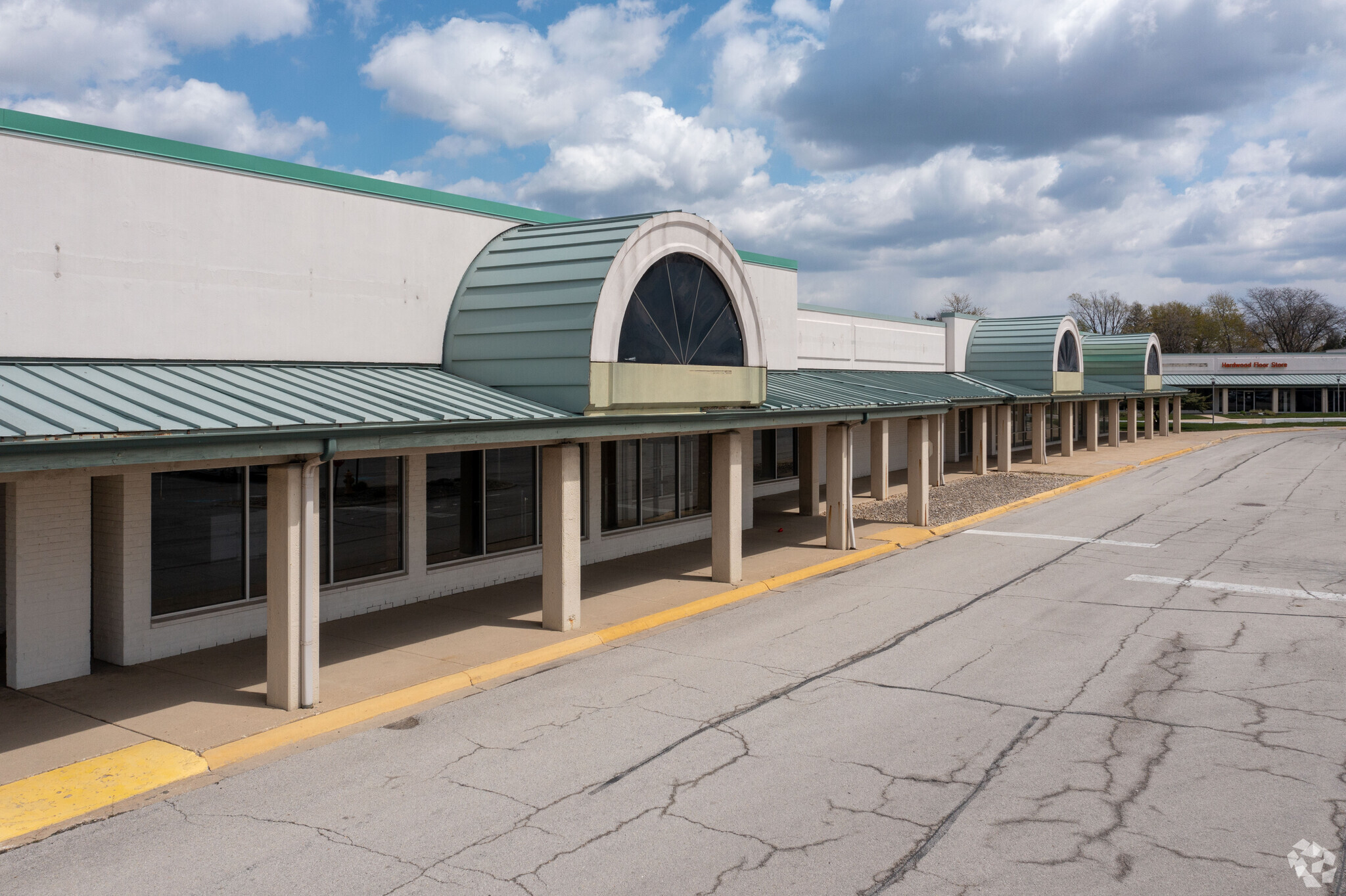 350 S Bolingbrook Dr, Bolingbrook, IL for lease Building Photo- Image 1 of 9