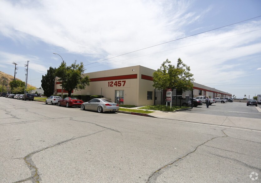 12457 Gladstone Ave, Sylmar, CA à louer - Photo principale - Image 1 de 8