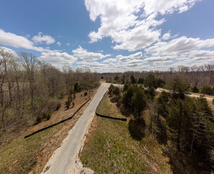 3324 Patrick Robbins Way, Bedford, IN à vendre - Photo du bâtiment - Image 2 de 8