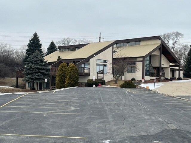 1441 N Mayfair Rd, Milwaukee, WI for lease - Building Photo - Image 2 of 11