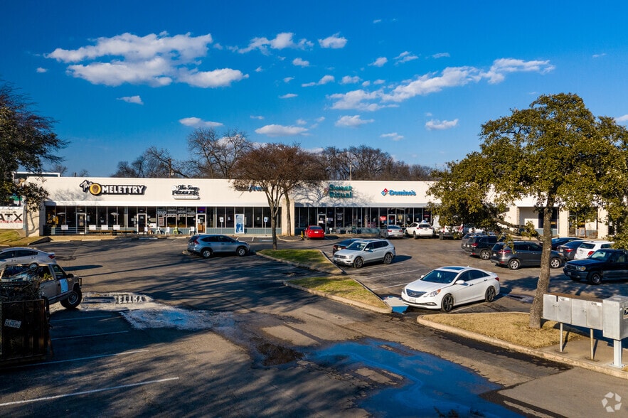 4631 Airport Blvd, Austin, TX for lease - Building Photo - Image 2 of 6