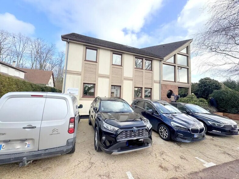 Bureau dans Versailles à louer - Photo du bâtiment - Image 1 de 12