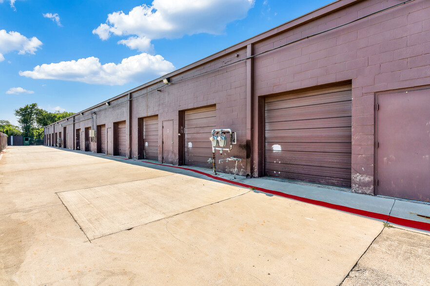 10923 Indian Trl, Dallas, TX for lease - Building Photo - Image 2 of 7