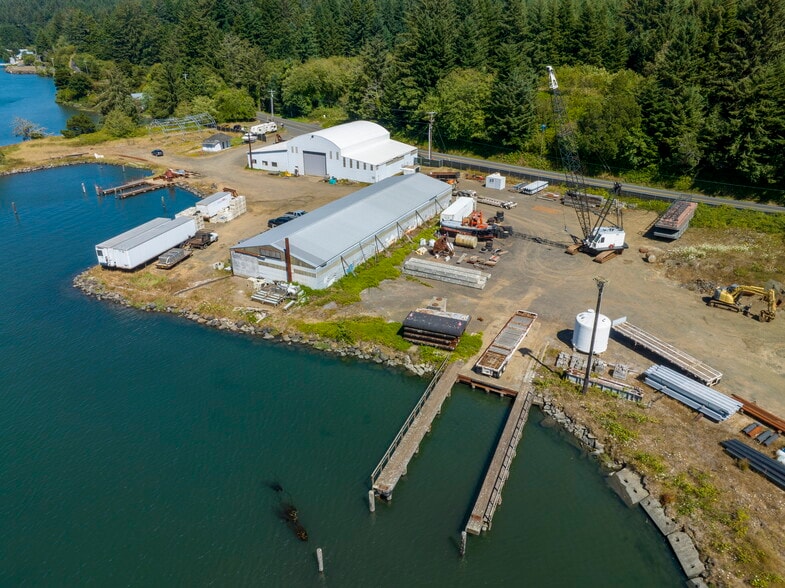 5262 Yaquina Bay Rd, Newport, OR à vendre - Photo du bâtiment - Image 1 de 42