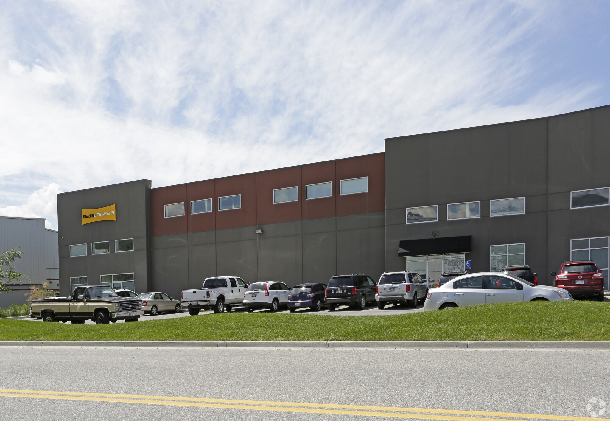 383-385 N 700 W, North Salt Lake, UT à vendre Photo du bâtiment- Image 1 de 2