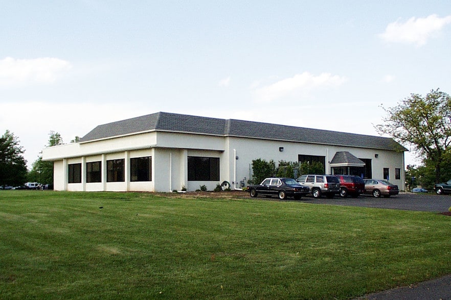 12 Penns Trl, Newtown, PA for lease - Building Photo - Image 2 of 58