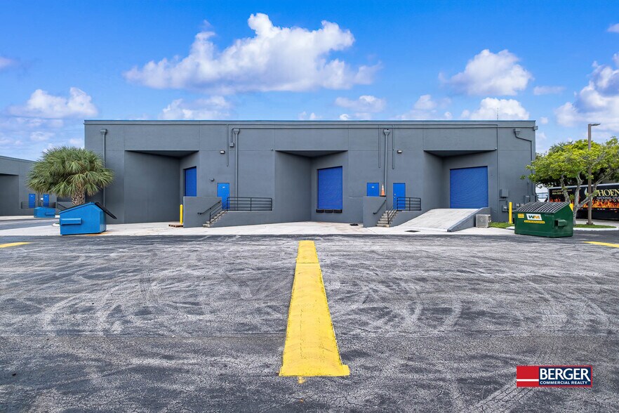 3520-3560 NW 56th St, Fort Lauderdale, FL à louer - Photo du bâtiment - Image 3 de 10
