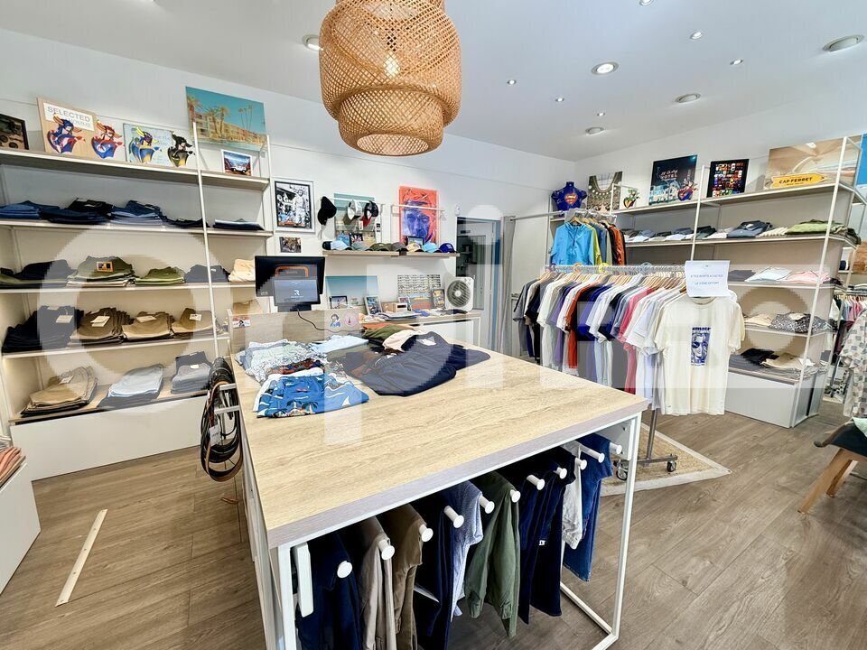 Retail in Le Havre for lease Interior Photo- Image 1 of 6