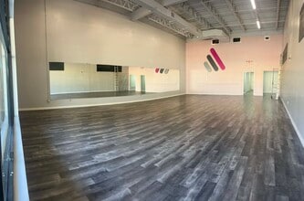 620 SE 10th St, Deerfield Beach, FL for lease Interior Photo- Image 1 of 3