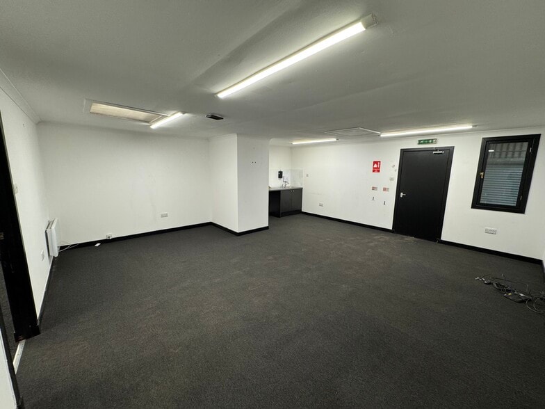 1-21 Old Mill Park, Kirkintilloch for lease - Building Photo - Image 2 of 7