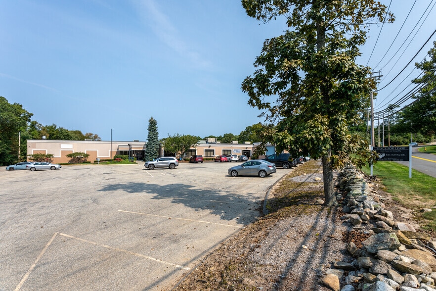 88 Long Hill Cross Rd, Shelton, CT for lease - Building Photo - Image 3 of 5