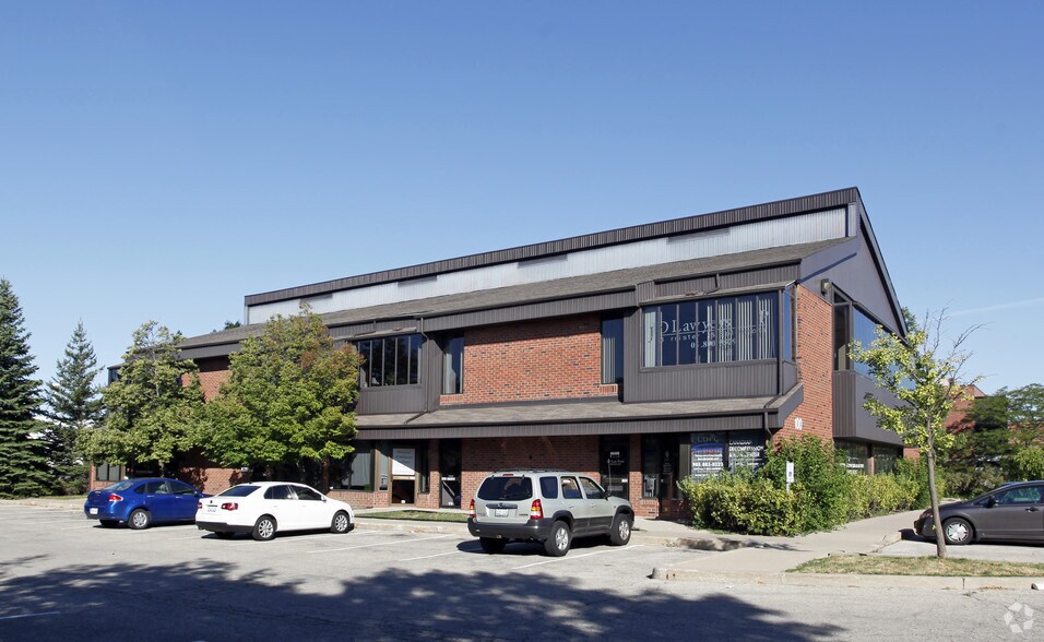 100 Matheson Blvd E, Mississauga, ON à louer - Photo du bâtiment - Image 3 de 22