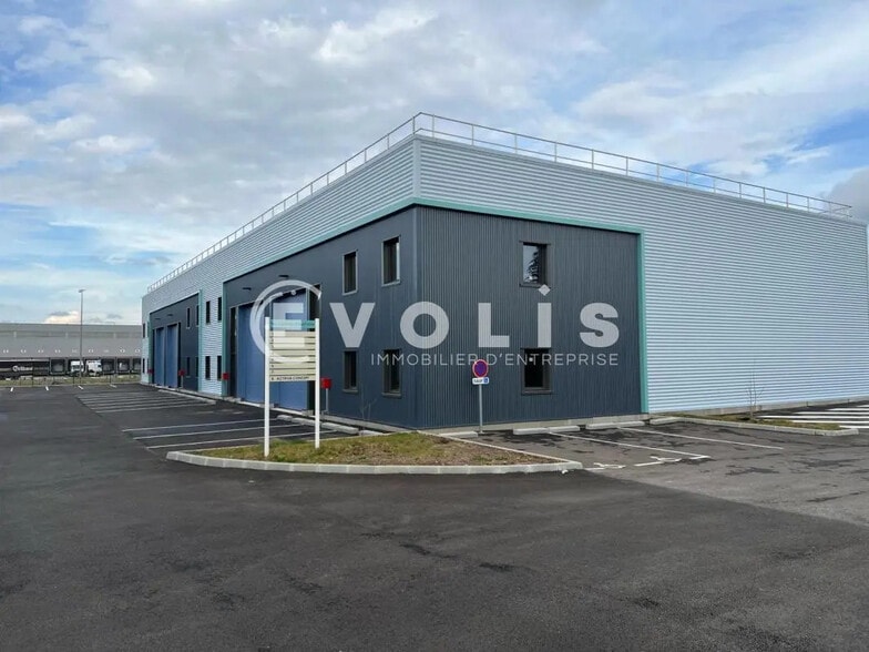 Flex in Saint-Vulbas for lease - Building Photo - Image 1 of 18