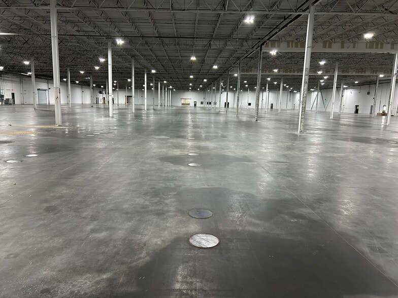 380 Dark Indigo Ln, Graniteville, SC for lease - Interior Photo - Image 1 of 8