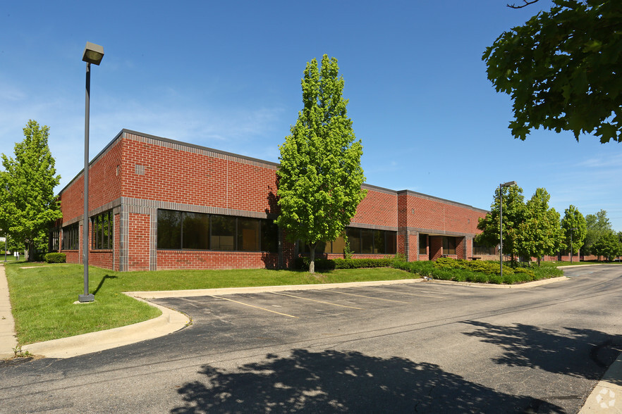 1905 S Haggerty Rd, Canton, MI à vendre - Photo principale - Image 1 de 1