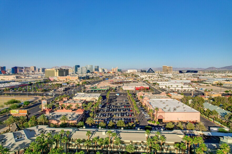 4965-5035 W Tropicana Ave, Las Vegas, NV à louer - Photo du bâtiment - Image 3 de 9