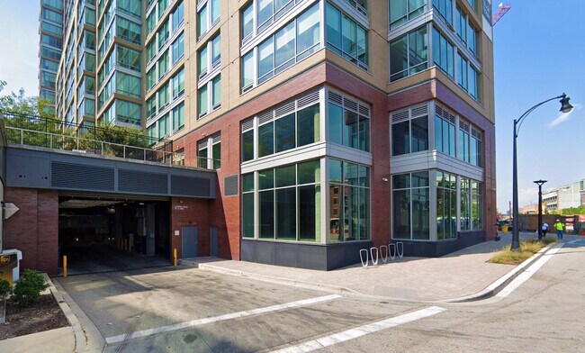 Plus de détails pour 1405 Point St, Baltimore, MD - Commerce de détail à louer