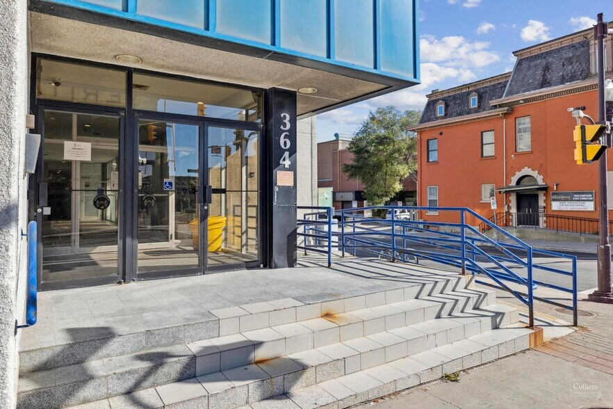 364 Water St, Peterborough, ON à louer - Photo du bâtiment - Image 3 de 4