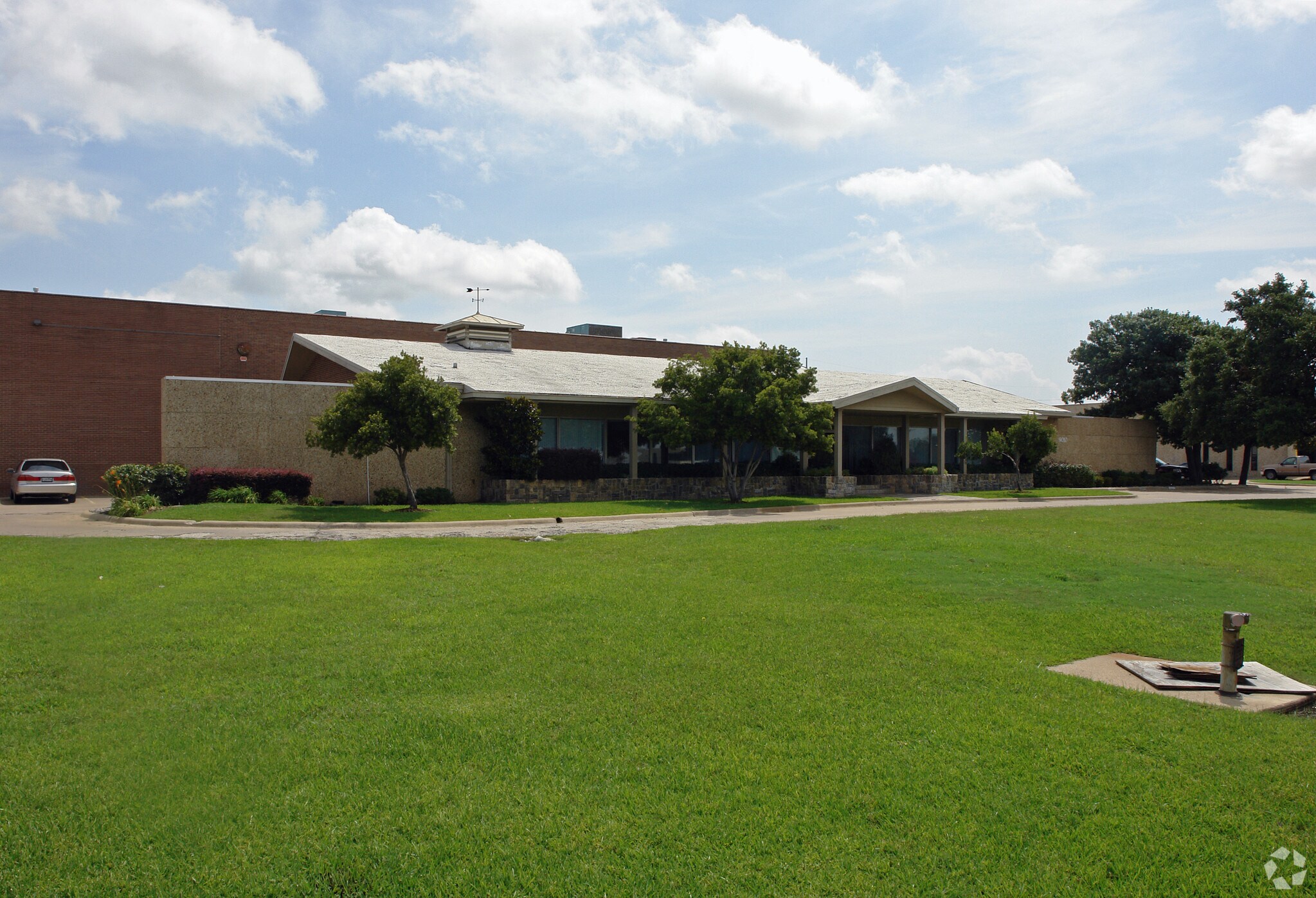 9010 John W Carpenter Fwy, Dallas, TX for lease Building Photo- Image 1 of 8