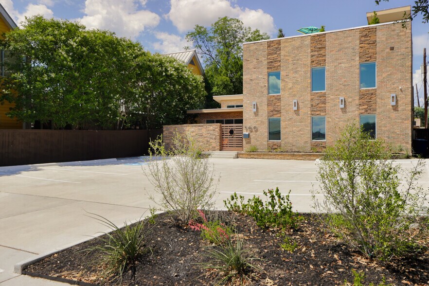 900 W North Loop Blvd, Austin, TX à vendre - Photo du bâtiment - Image 3 de 52