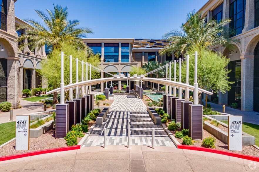 4747 N 7th St, Phoenix, AZ à vendre - Photo du bâtiment - Image 3 de 15