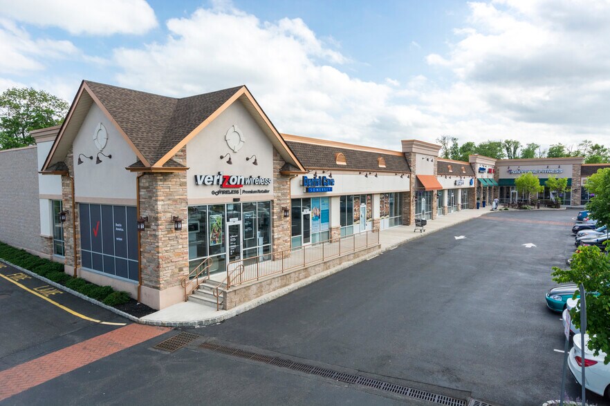 435 Elizabeth Ave, Somerset, NJ à louer - Photo du bâtiment - Image 2 de 13