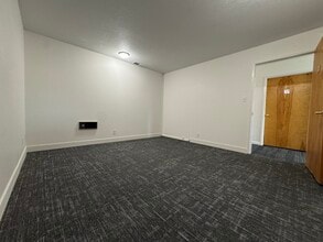 2051 Hilltop Dr, Redding, CA à louer Photo du bâtiment- Image 2 de 3