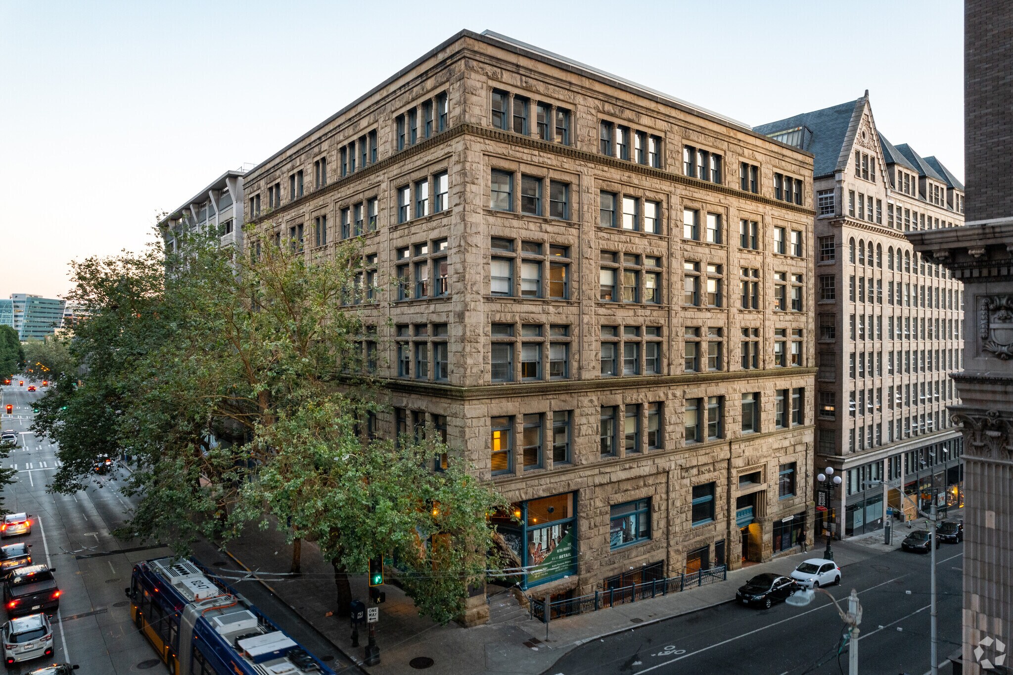 615-619 2nd Ave, Seattle, WA à louer Photo du bâtiment- Image 1 de 13