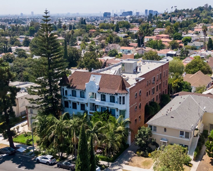 2041 N Vermont Ave, Los Angeles, CA à vendre - Photo du bâtiment - Image 3 de 5