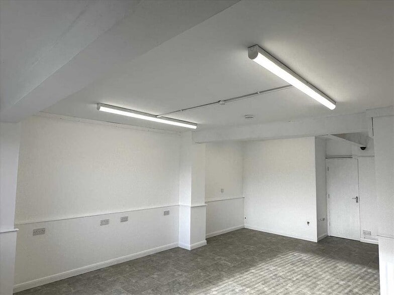 111 Cottage Beck Rd, Scunthorpe for lease - Building Photo - Image 2 of 5