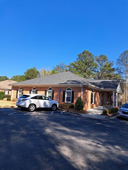 137 Marquis Dr, Fayetteville, GA for sale - Building Photo - Image 1 of 1
