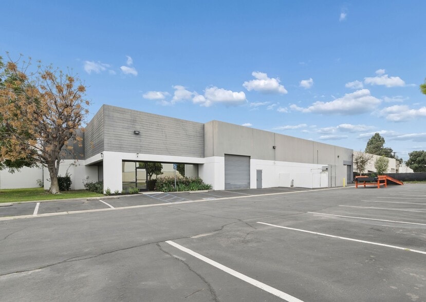 1620 Marigold Pl, Ontario, CA à vendre - Photo du bâtiment - Image 2 de 9