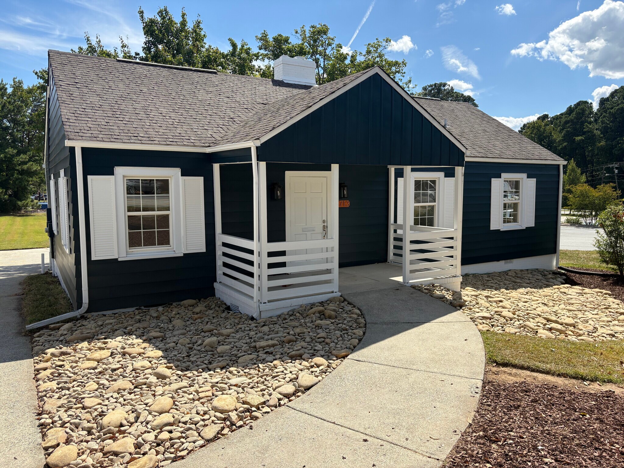 2713 Pinedale Rd, Greensboro, NC à louer Photo du bâtiment- Image 1 de 16