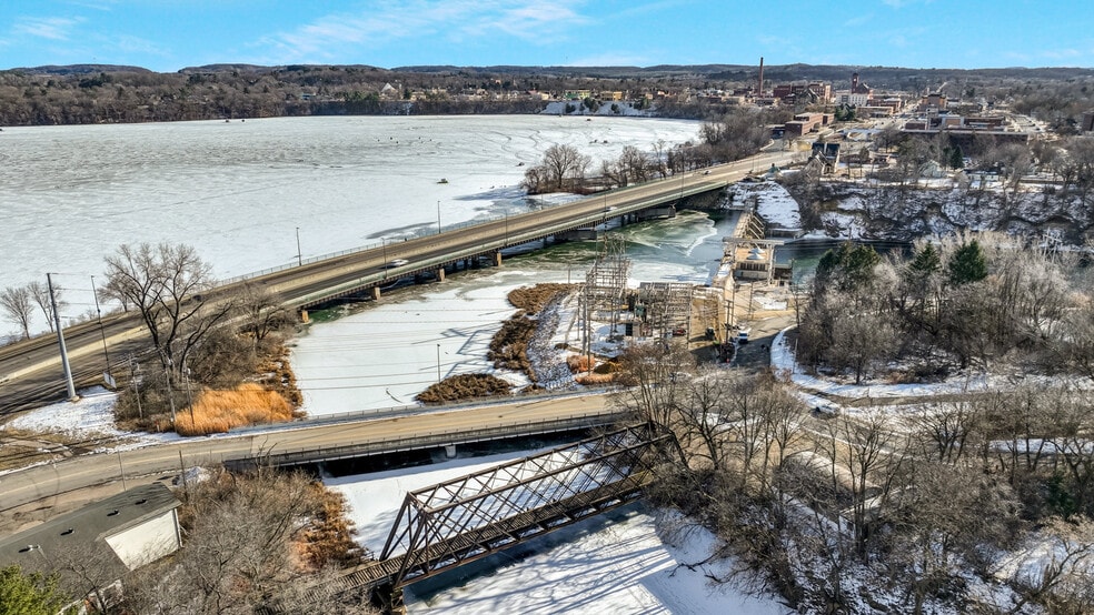 119 Meadow Hill Dr, Menomonie, WI for sale - Building Photo - Image 3 of 15