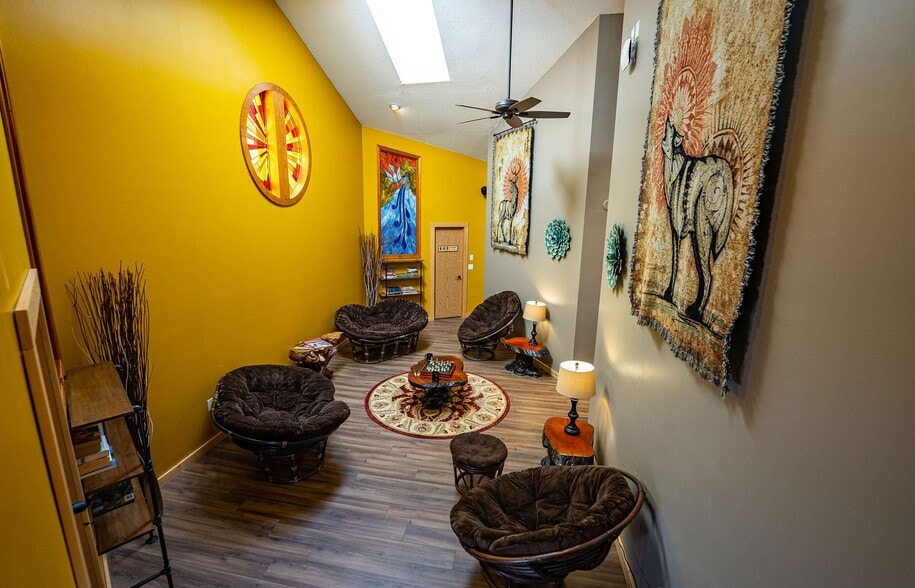 1502 Mountain View Dr, Revelstoke, BC for sale - Building Photo - Image 2 of 28