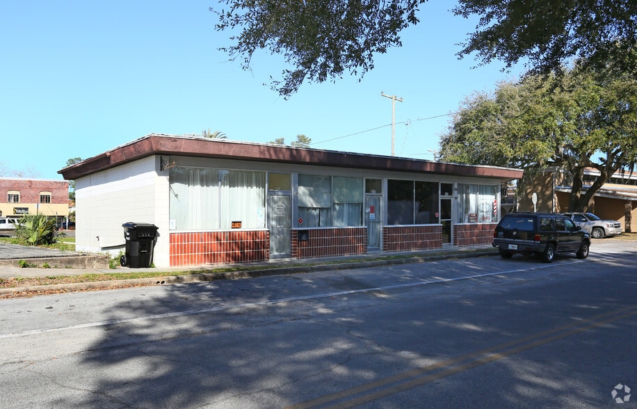 214-221 N Washington St, Perry, FL for lease - Building Photo - Image 2 of 2
