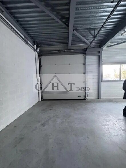 Industrial in Bussy-Saint-Martin for lease - Building Photo - Image 2 of 5