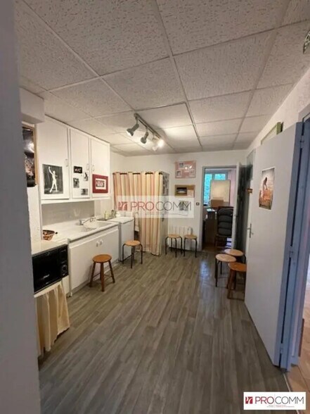 Retail in Chartres for sale - Interior Photo - Image 3 of 3